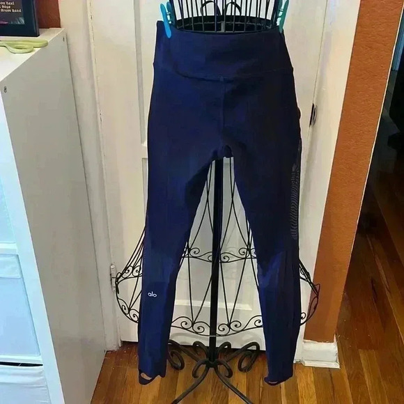 Alo Yoga Leggings with Stirrups-Sz M - Picture 5 of 6